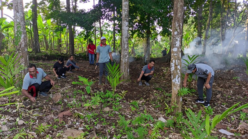 Kegiatan Jumat Bersih Penataan Lahan Wisata Di Hutan Desa II